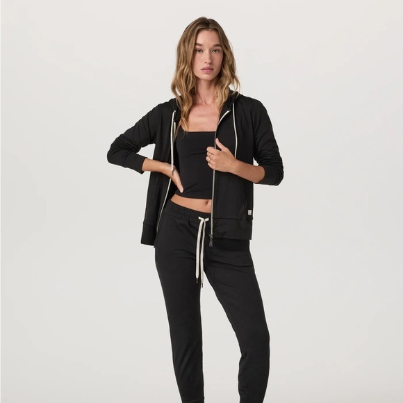 Vuori Tops - VUORI performance hoodie 2.0. sz small